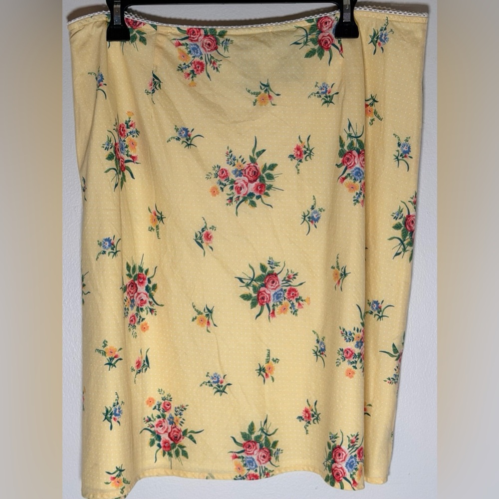 Vintage knee-length Ralph Lauren floral skirt with romantic rose print